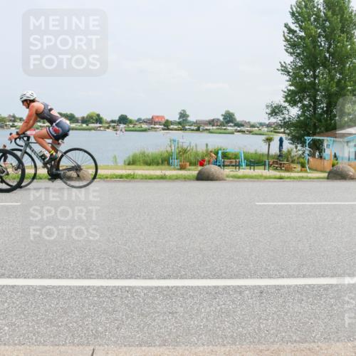 21.06.2025 - 27. Vierlanden-Triathlon H.Heesch http://msf.ph/oto/7999750 15.06.2025 12:32:25 Radfahren 784, 1057, 1058, 1059, 1060 meine-sportfotos.de