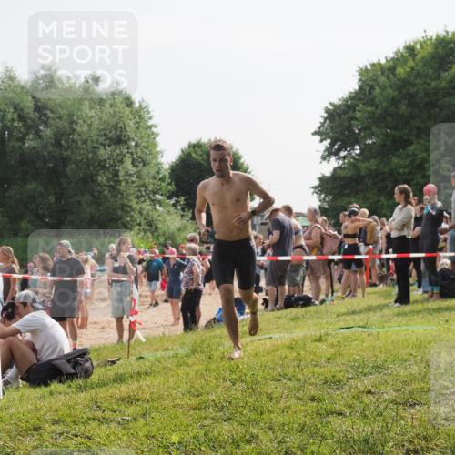 15.06.2025 - 27. Vierlanden-Triathlon KatJ http://msf.ph/oto/7999754 15.06.2025 09:56:52 Schwimmen 258, 275, 281, 301, 320 meine-sportfotos.de