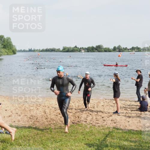 21.06.2025 - 27. Vierlanden-Triathlon MichiJ http://msf.ph/oto/7999759 15.06.2026 10:03:43 Schwimmen 377, 425, 432, 436, 439 meine-sportfotos.de
