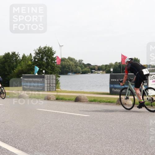 15.06.2025 - 27. Vierlanden-Triathlon H.Heesch http://msf.ph/oto/7999769 15.06.2025 10:26:59 Radfahren 328, 479, 537, 562, 575, 588 meine-sportfotos.de