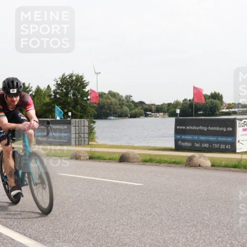 15.06.2025 - 27. Vierlanden-Triathlon H.Heesch http://msf.ph/oto/7999772 15.06.2025 10:27:04 Radfahren 35, 288, 479, 557, 588 meine-sportfotos.de