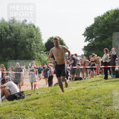 15.06.2025 - 27. Vierlanden-Triathlon KatJ http://msf.ph/oto/7999773 15.06.2025 09:56:52 Schwimmen 258, 275, 281, 301, 320 meine-sportfotos.de