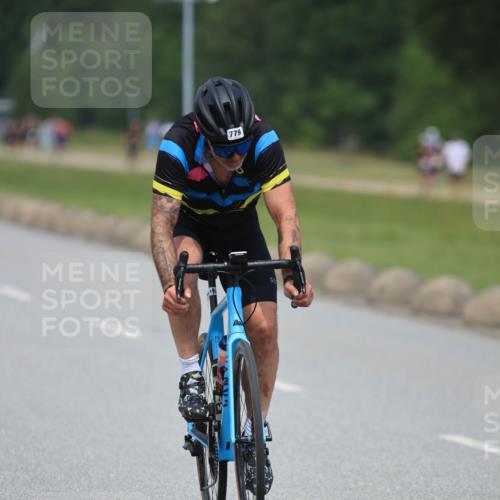 21.06.2025 - 27. Vierlanden-Triathlon H.Heesch http://msf.ph/oto/7999776 15.06.2025 12:31:31 Radfahren 779, 785, 856 meine-sportfotos.de