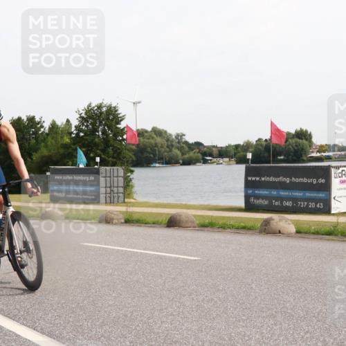 15.06.2025 - 27. Vierlanden-Triathlon H.Heesch http://msf.ph/oto/7999778 15.06.2025 10:27:05 Radfahren 35, 288, 479, 557, 588 meine-sportfotos.de