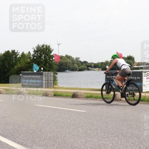 15.06.2025 - 27. Vierlanden-Triathlon H.Heesch http://msf.ph/oto/7999783 15.06.2025 10:27:06 Radfahren 35, 288, 557, 574, 588 meine-sportfotos.de