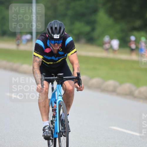 21.06.2025 - 27. Vierlanden-Triathlon H.Heesch http://msf.ph/oto/7999794 15.06.2025 12:31:32 Radfahren 779, 785, 856 meine-sportfotos.de