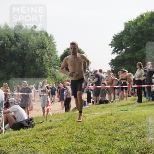 15.06.2025 - 27. Vierlanden-Triathlon KatJ http://msf.ph/oto/7999796 15.06.2025 09:56:52 Schwimmen 258, 275, 281, 301, 320 meine-sportfotos.de