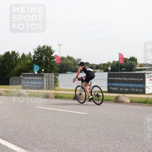 15.06.2025 - 27. Vierlanden-Triathlon H.Heesch http://msf.ph/oto/7999802 15.06.2025 10:27:18 Radfahren 206, 227, 586 meine-sportfotos.de