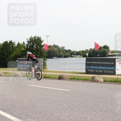 15.06.2025 - 27. Vierlanden-Triathlon H.Heesch http://msf.ph/oto/7999812 15.06.2025 10:27:19 Radfahren 206, 227, 586, 594 meine-sportfotos.de