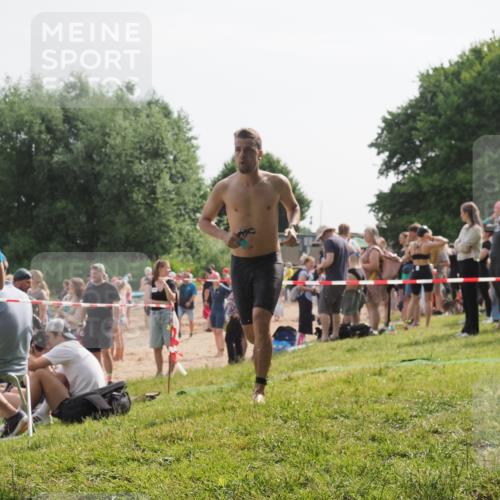 15.06.2025 - 27. Vierlanden-Triathlon KatJ http://msf.ph/oto/7999817 15.06.2025 09:56:52 Schwimmen 258, 275, 281, 301, 320 meine-sportfotos.de