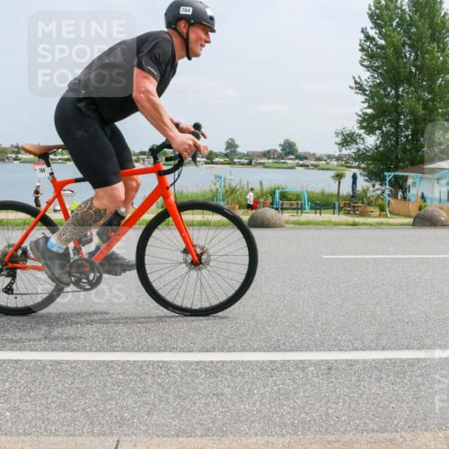 21.06.2025 - 27. Vierlanden-Triathlon H.Heesch http://msf.ph/oto/7999833 15.06.2025 12:32:28 Radfahren 784, 1057, 1058, 1059, 1060 meine-sportfotos.de