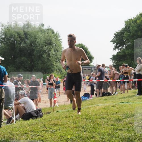 15.06.2025 - 27. Vierlanden-Triathlon KatJ http://msf.ph/oto/7999837 15.06.2025 09:56:52 Schwimmen 258, 275, 281, 301, 320 meine-sportfotos.de