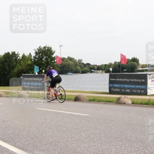 15.06.2025 - 27. Vierlanden-Triathlon H.Heesch http://msf.ph/oto/7999852 15.06.2025 10:27:25 Radfahren 176, 206, 549, 594 meine-sportfotos.de