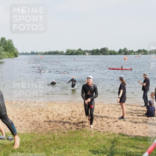 21.06.2025 - 27. Vierlanden-Triathlon MichiJ http://msf.ph/oto/7999857 15.06.2026 10:03:44 Schwimmen 377, 425, 432, 436, 439, 1398 meine-sportfotos.de