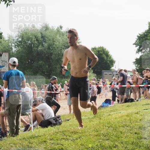 15.06.2025 - 27. Vierlanden-Triathlon KatJ http://msf.ph/oto/7999861 15.06.2025 09:56:52 Schwimmen 258, 275, 281, 301, 320 meine-sportfotos.de