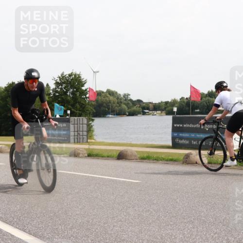 15.06.2025 - 27. Vierlanden-Triathlon H.Heesch http://msf.ph/oto/7999864 15.06.2025 10:27:26 Radfahren 176, 206, 549, 594 meine-sportfotos.de
