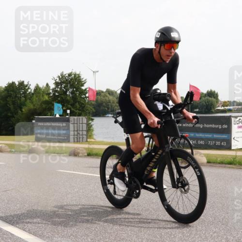 15.06.2025 - 27. Vierlanden-Triathlon H.Heesch http://msf.ph/oto/7999866 15.06.2025 10:27:26 Radfahren 176, 206, 549, 594 meine-sportfotos.de