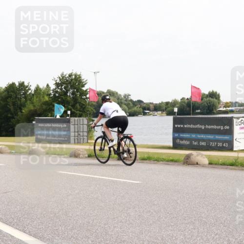 15.06.2025 - 27. Vierlanden-Triathlon H.Heesch http://msf.ph/oto/7999869 15.06.2025 10:27:26 Radfahren 176, 206, 549, 594 meine-sportfotos.de