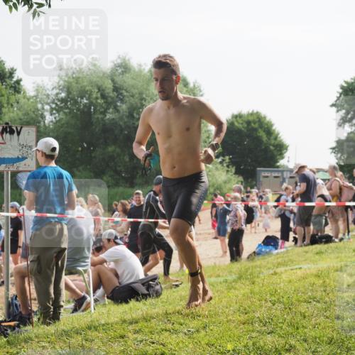 15.06.2025 - 27. Vierlanden-Triathlon KatJ http://msf.ph/oto/7999878 15.06.2025 09:56:52 Schwimmen 258, 275, 281, 301, 320 meine-sportfotos.de