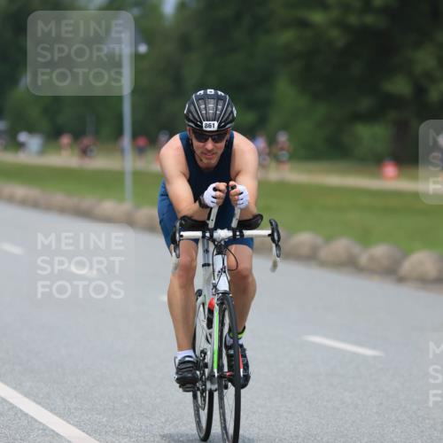 21.06.2025 - 27. Vierlanden-Triathlon H.Heesch http://msf.ph/oto/7999889 15.06.2025 12:31:46 Radfahren 861 meine-sportfotos.de