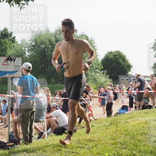 15.06.2025 - 27. Vierlanden-Triathlon KatJ http://msf.ph/oto/7999897 15.06.2025 09:56:53 Schwimmen 258, 275, 281, 301, 320 meine-sportfotos.de