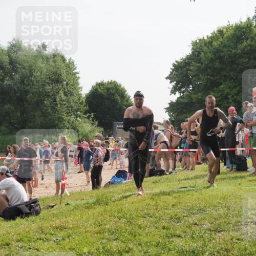 15.06.2025 - 27. Vierlanden-Triathlon KatJ http://msf.ph/oto/7999921 15.06.2025 09:56:54 Schwimmen 258, 275, 281, 301, 320 meine-sportfotos.de