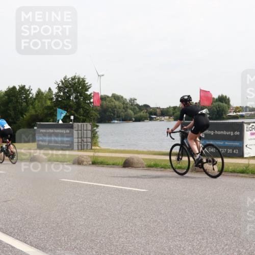 15.06.2025 - 27. Vierlanden-Triathlon H.Heesch http://msf.ph/oto/7999925 15.06.2025 10:27:30 Radfahren 165, 176, 492, 522, 549 meine-sportfotos.de