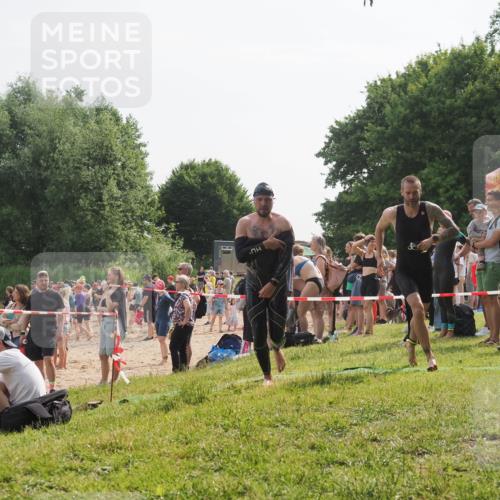 15.06.2025 - 27. Vierlanden-Triathlon KatJ http://msf.ph/oto/7999942 15.06.2025 09:56:54 Schwimmen 258, 275, 281, 301, 320 meine-sportfotos.de