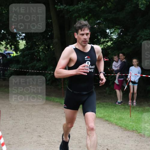 21.06.2025 - 27. Vierlanden-Triathlon Lena Gebhardt http://msf.ph/oto/7999967 15.06.2025 14:01:33 Laufen  meine-sportfotos.de