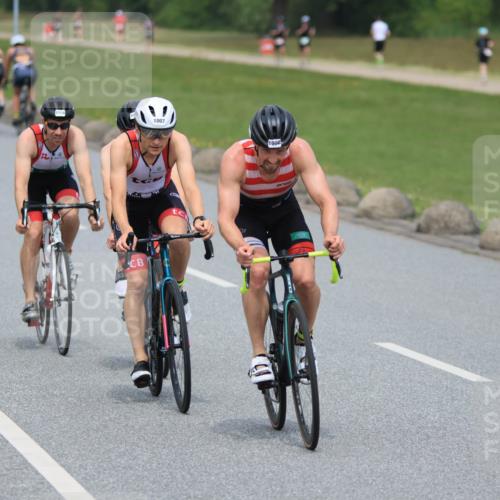 21.06.2025 - 27. Vierlanden-Triathlon H.Heesch http://msf.ph/oto/7999976 15.06.2025 12:32:32 Radfahren 766, 1004, 1006, 1007, 1008 meine-sportfotos.de