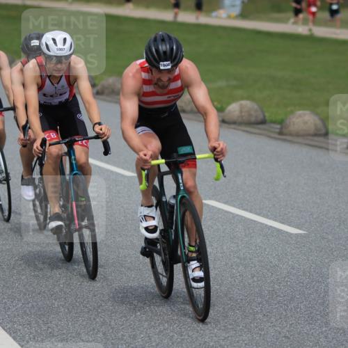 21.06.2025 - 27. Vierlanden-Triathlon H.Heesch http://msf.ph/oto/7999986 15.06.2025 12:32:32 Radfahren 766, 1004, 1006, 1007, 1008 meine-sportfotos.de