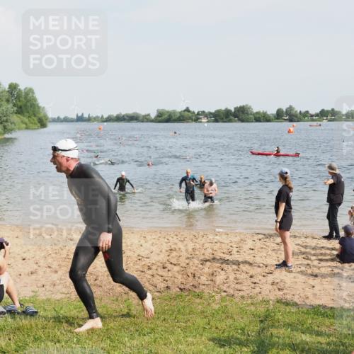 21.06.2025 - 27. Vierlanden-Triathlon MichiJ http://msf.ph/oto/7999988 15.06.2026 10:03:46 Schwimmen 377, 425, 432, 436, 439, 1398 meine-sportfotos.de