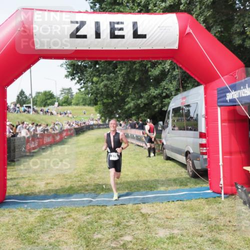 21.06.2025 - 27. Vierlanden-Triathlon MichiJ http://msf.ph/oto/7999990 15.06.2026 11:24:26 Ziel 376 meine-sportfotos.de