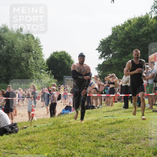 15.06.2025 - 27. Vierlanden-Triathlon KatJ http://msf.ph/oto/7999998 15.06.2025 09:56:55 Schwimmen 258, 275, 281, 301, 325 meine-sportfotos.de