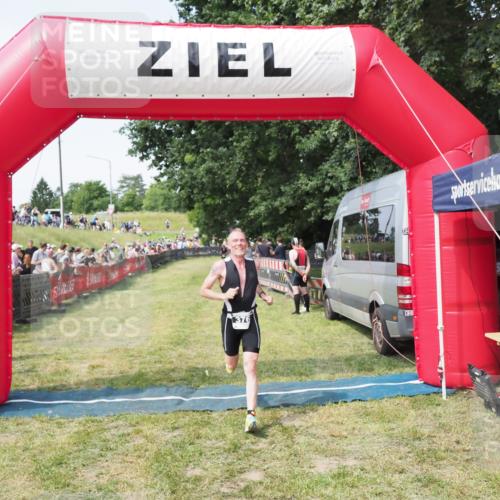 21.06.2025 - 27. Vierlanden-Triathlon MichiJ http://msf.ph/oto/8000003 15.06.2026 11:24:26 Ziel 376 meine-sportfotos.de