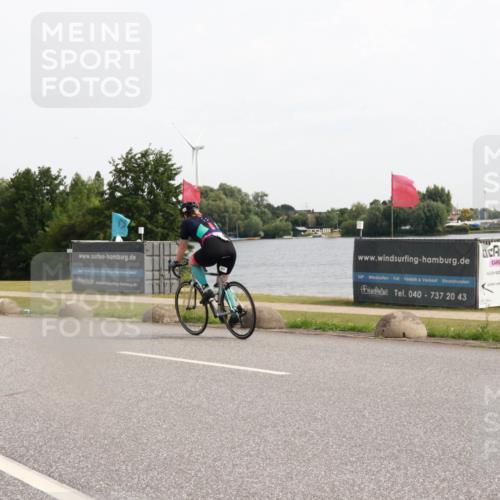 15.06.2025 - 27. Vierlanden-Triathlon H.Heesch http://msf.ph/oto/8000004 15.06.2025 10:27:35 Radfahren 165, 492, 522, 628 meine-sportfotos.de