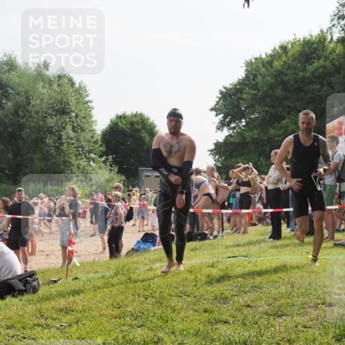 15.06.2025 - 27. Vierlanden-Triathlon KatJ http://msf.ph/oto/8000019 15.06.2025 09:56:55 Schwimmen 258, 275, 281, 301, 325 meine-sportfotos.de