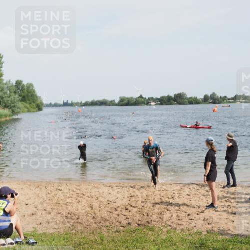 21.06.2025 - 27. Vierlanden-Triathlon MichiJ http://msf.ph/oto/8000033 15.06.2026 10:03:49 Schwimmen 377, 425, 427, 432, 436, 439, 1398 meine-sportfotos.de