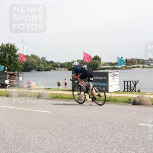 21.06.2025 - 27. Vierlanden-Triathlon H.Heesch http://msf.ph/oto/8000034 15.06.2025 11:40:27 Radfahren  meine-sportfotos.de
