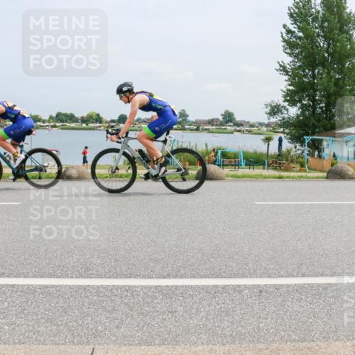 21.06.2025 - 27. Vierlanden-Triathlon H.Heesch http://msf.ph/oto/8000047 15.06.2025 12:32:53 Radfahren 1053, 1054, 1055, 1056 meine-sportfotos.de