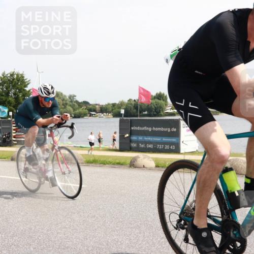 21.06.2025 - 27. Vierlanden-Triathlon H.Heesch http://msf.ph/oto/8000101 15.06.2025 11:40:32 Radfahren 647, 694, 707, 710, 740 meine-sportfotos.de