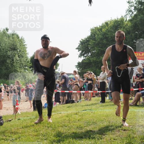 15.06.2025 - 27. Vierlanden-Triathlon KatJ http://msf.ph/oto/8000115 15.06.2025 09:56:56 Schwimmen 258, 275, 281, 301, 325 meine-sportfotos.de