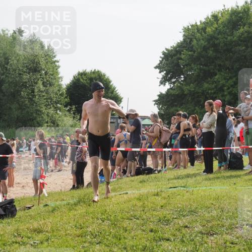 15.06.2025 - 27. Vierlanden-Triathlon KatJ http://msf.ph/oto/8000135 15.06.2025 09:57:03 Schwimmen 258, 301, 325, 1399 meine-sportfotos.de