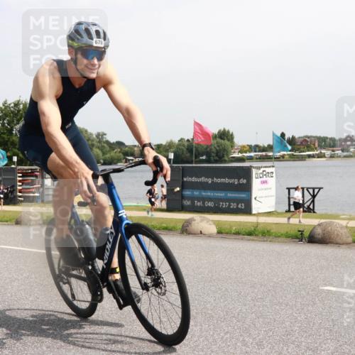 21.06.2025 - 27. Vierlanden-Triathlon H.Heesch http://msf.ph/oto/8000138 15.06.2025 11:40:37 Radfahren 206, 647, 678, 694, 710, 740, 760 meine-sportfotos.de