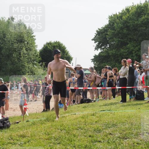 15.06.2025 - 27. Vierlanden-Triathlon KatJ http://msf.ph/oto/8000145 15.06.2025 09:57:03 Schwimmen 258, 301, 325, 1399 meine-sportfotos.de