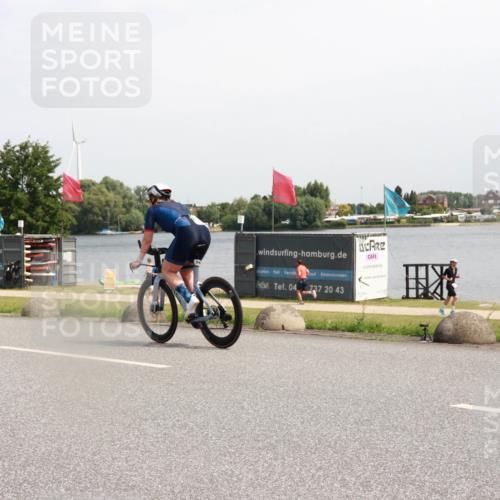 21.06.2025 - 27. Vierlanden-Triathlon H.Heesch http://msf.ph/oto/8000148 15.06.2025 11:40:40 Radfahren 206, 678, 760 meine-sportfotos.de