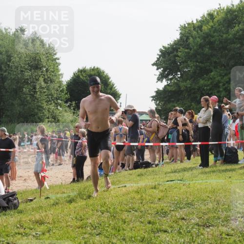15.06.2025 - 27. Vierlanden-Triathlon KatJ http://msf.ph/oto/8000153 15.06.2025 09:57:03 Schwimmen 258, 301, 325, 1399 meine-sportfotos.de