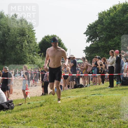 15.06.2025 - 27. Vierlanden-Triathlon KatJ http://msf.ph/oto/8000175 15.06.2025 09:57:03 Schwimmen 258, 301, 325, 1399 meine-sportfotos.de