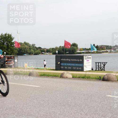 21.06.2025 - 27. Vierlanden-Triathlon H.Heesch http://msf.ph/oto/8000176 15.06.2025 11:40:53 Radfahren 162, 200, 722 meine-sportfotos.de