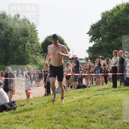 15.06.2025 - 27. Vierlanden-Triathlon KatJ http://msf.ph/oto/8000184 15.06.2025 09:57:03 Schwimmen 258, 301, 325, 1399 meine-sportfotos.de